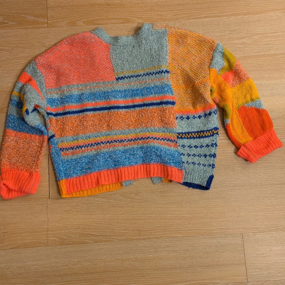 Colorful Geometric Patterned Sweater - Picture 10 of 15